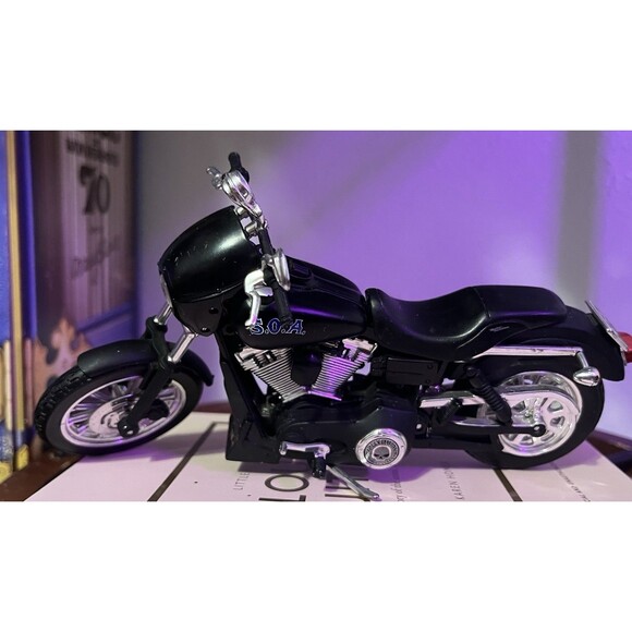 Sons Of Anarchy SOA Opie Model Harley Dyna Glide Bike from TV Show Collectable - Picture 4 of 7
